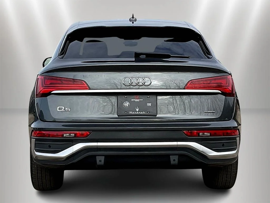 Used 2022 Daytona Gray Pearl Effect Audi 45 S line Premium image 5