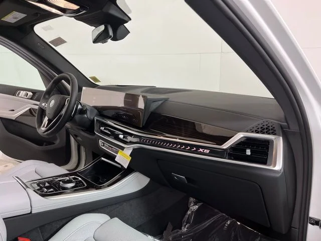 New 2026 Alpine White BMW xDrive50e image 17