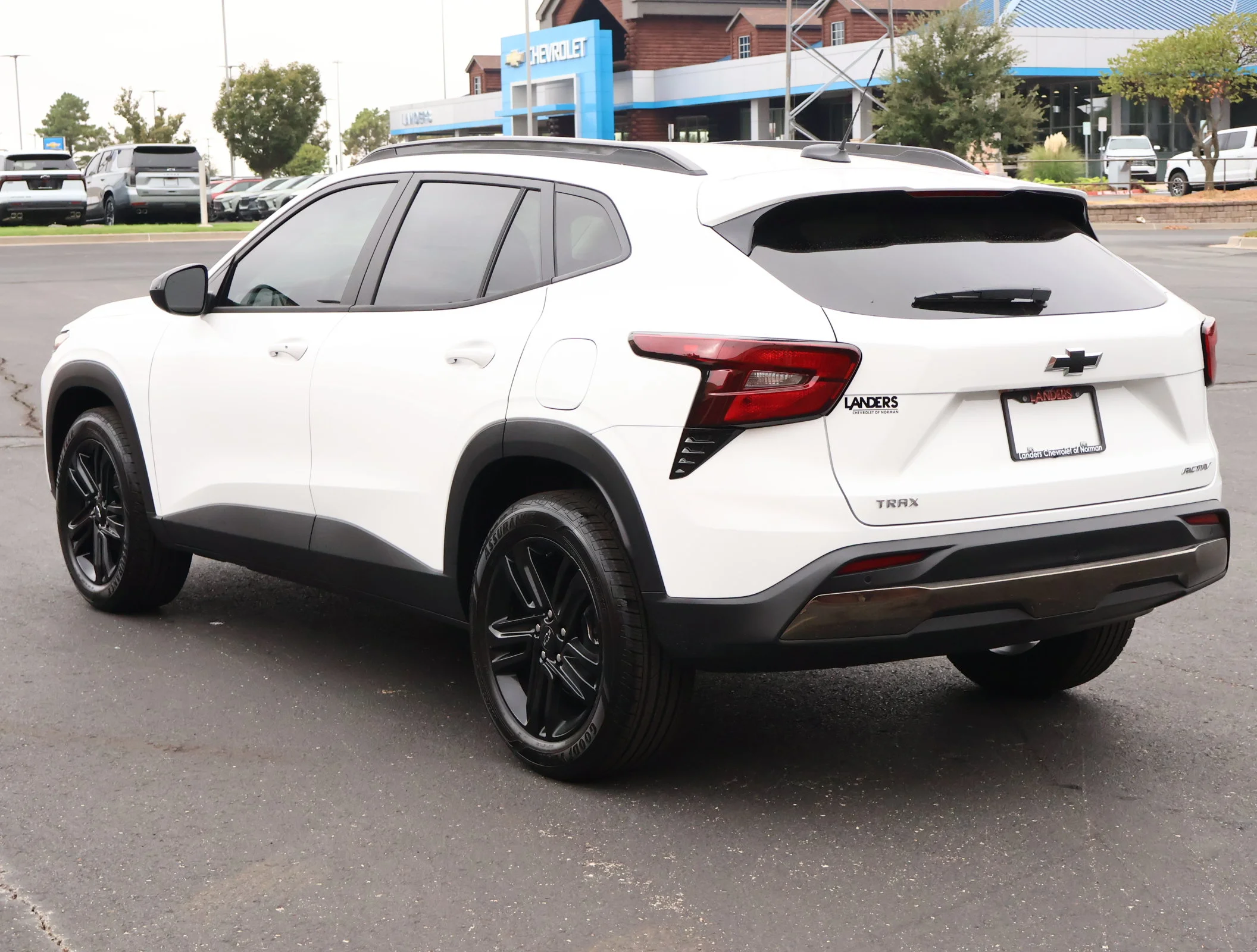 New 2026 Summit White Chevrolet ACTIV image 7