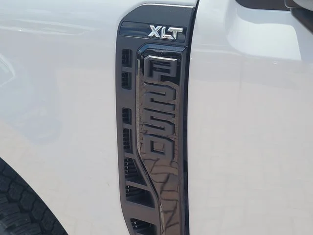 New 2026 Oxford White Ford XLT image 9