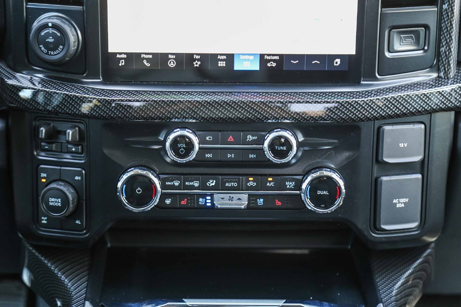 New 2026 Star White Metallic Tri-Coat Ford F-250® Lariat® image 23