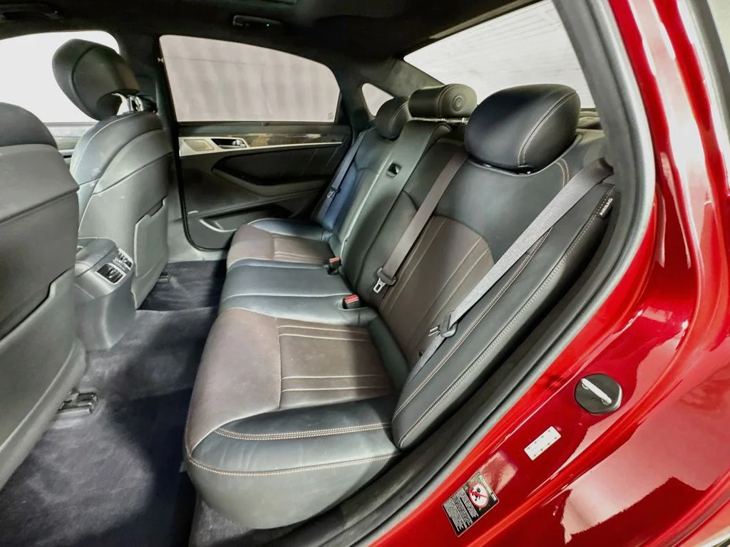 Used 2018 Red Genesis 3.3T Sport image 31