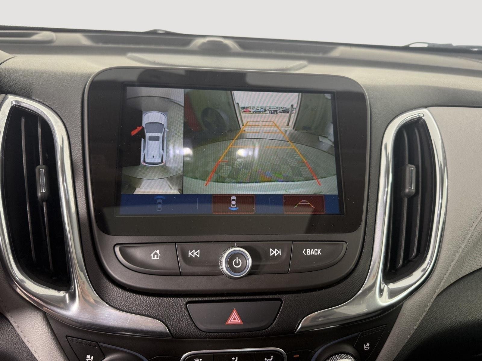 Used 2018 Iridescent Pearl Tricoat Chevrolet Premier image 17