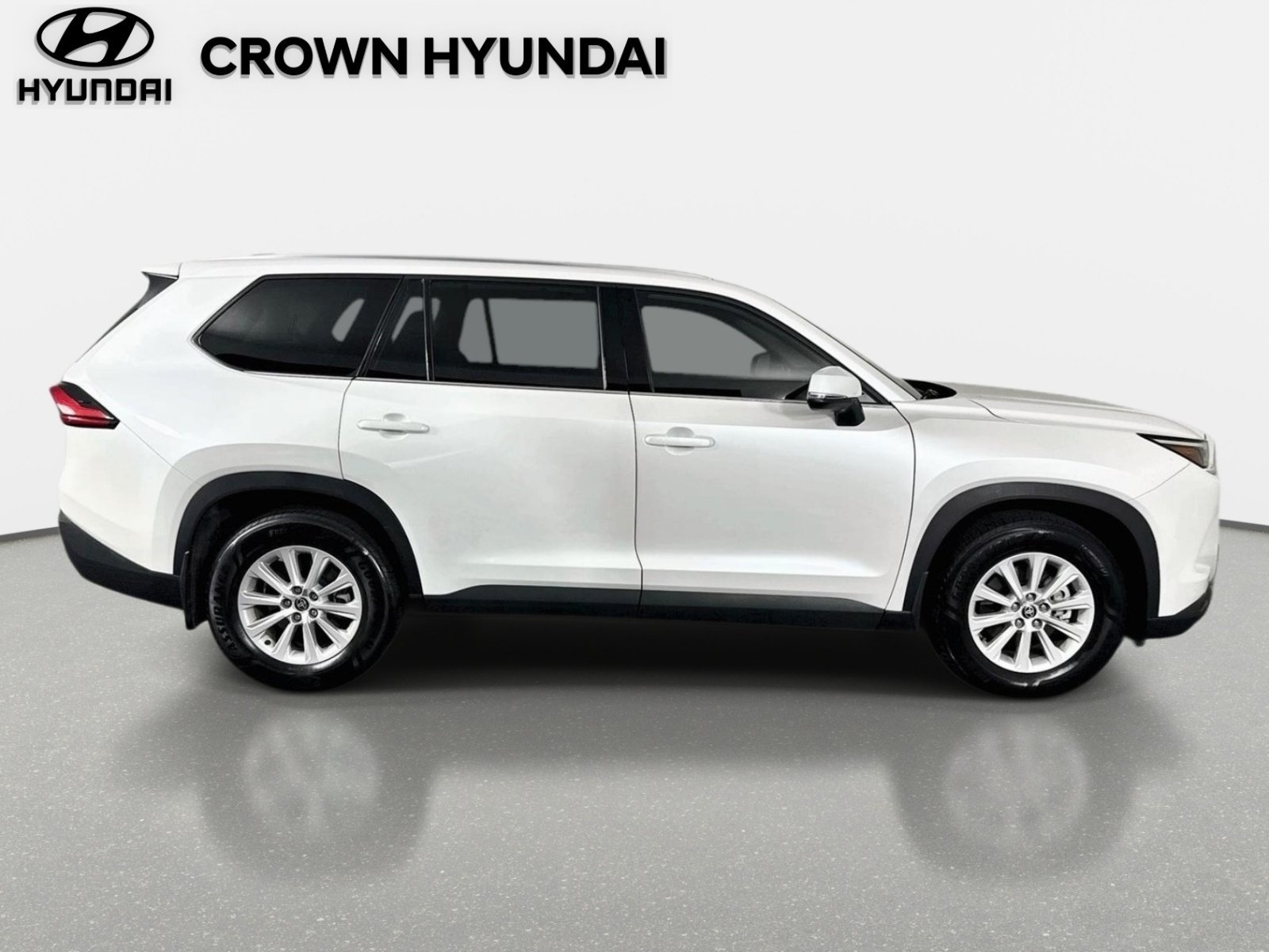 Used 2024 Pearl Toyota XLE image 4