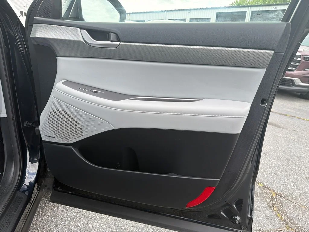 Used 2024 White Hyundai SEL image 14