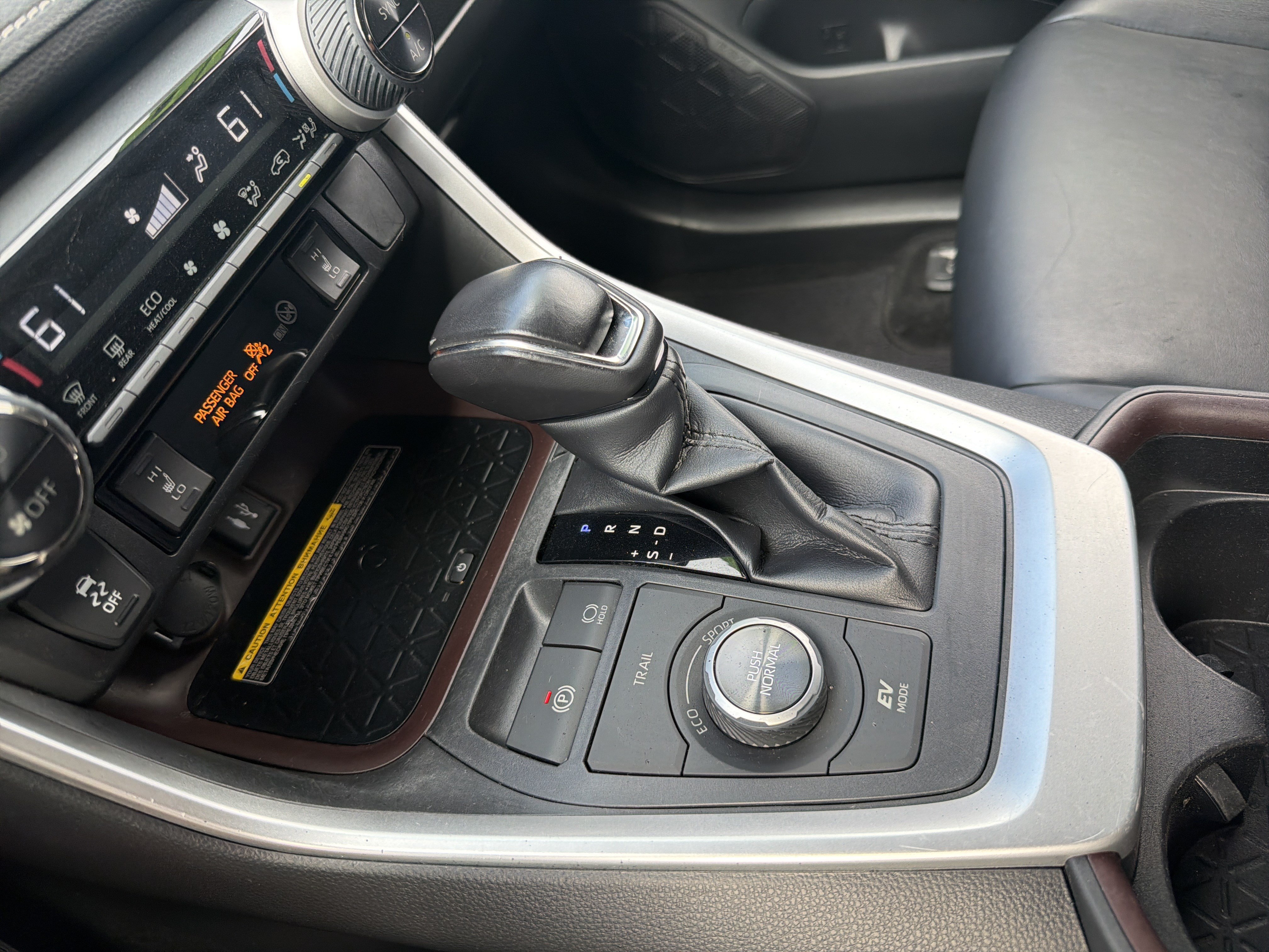 Used 2019 Pearl Toyota Limited image 9