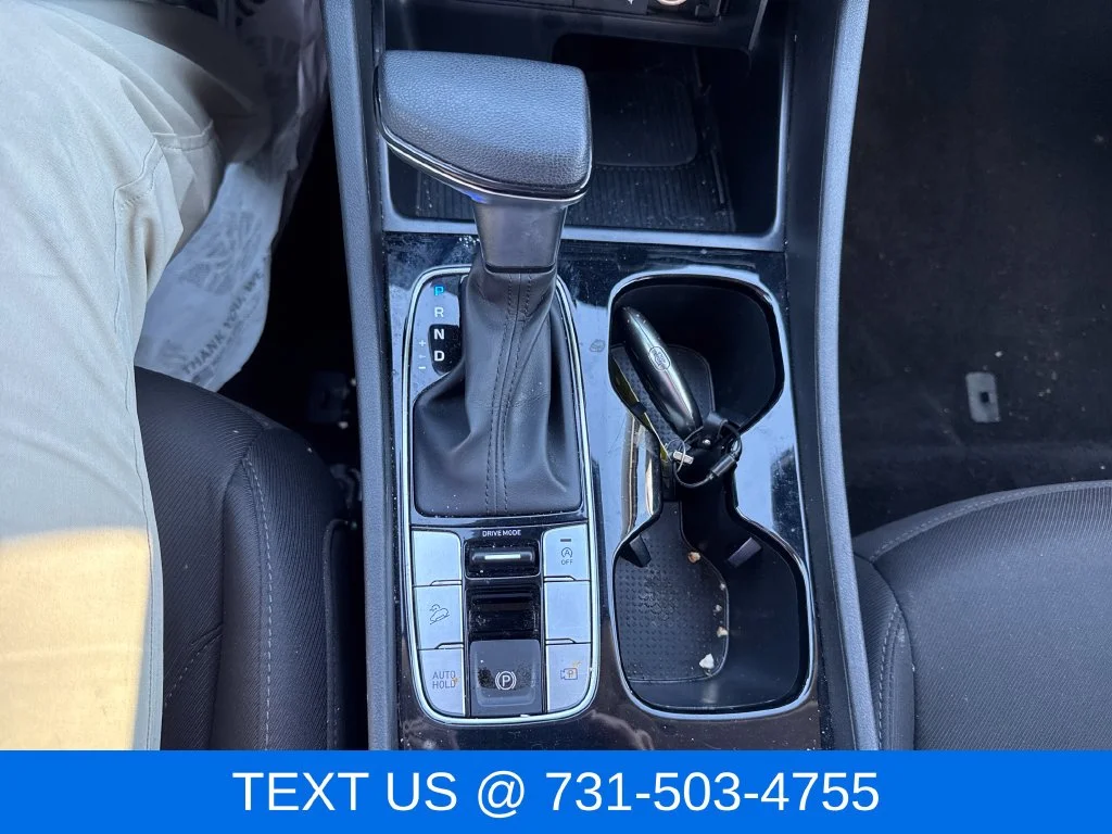 Used 2025 White Hyundai SEL image 23