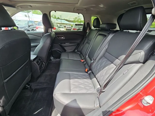Used 2025 Red Nissan Platinum image 28