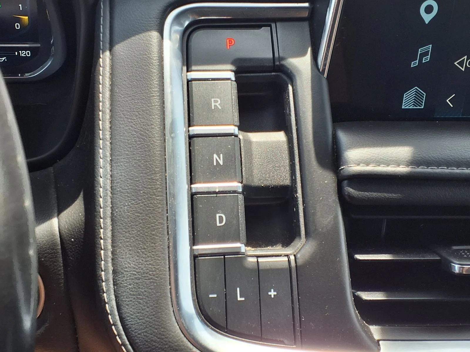 Used 2022 Summit White Chevrolet Z71 image 9