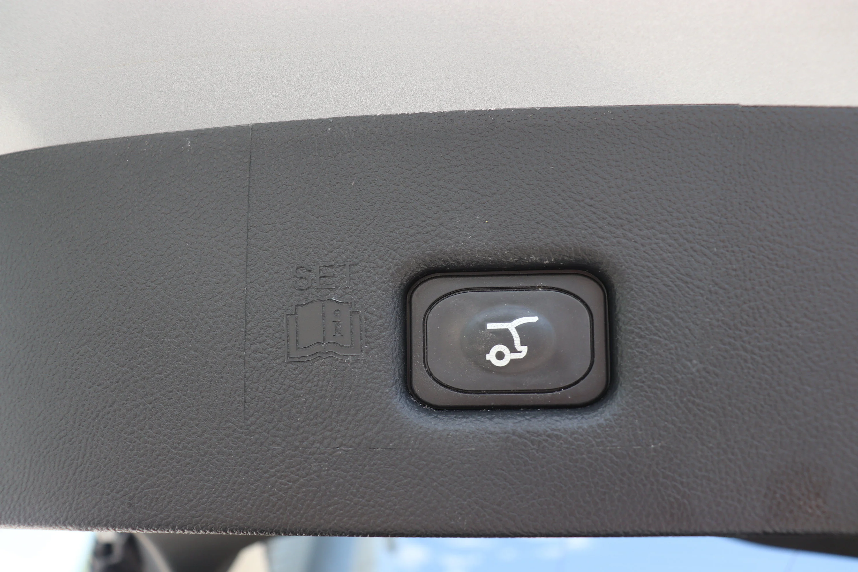 Used 2023 Gray Lincoln Reserve **New Arrival** image 7