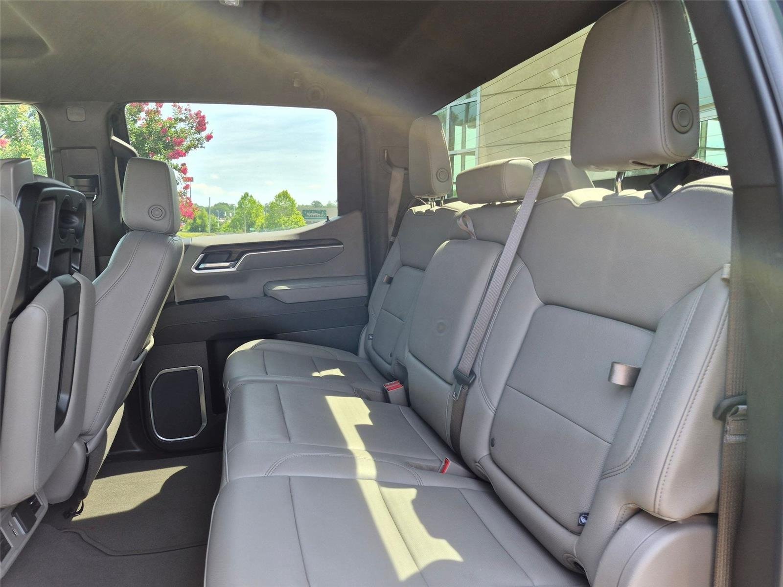 Used 2025 Onyx Black GMC SLT image 26