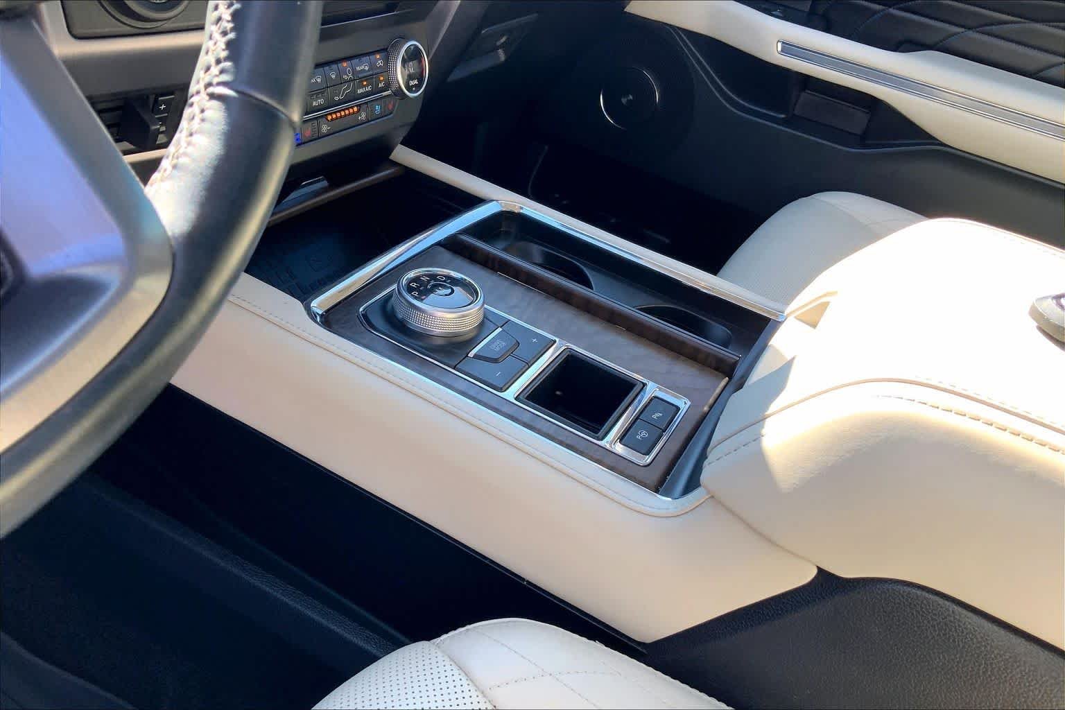 Used 2018 White Platinum Metallic Tri-Coat Ford Platinum image 14