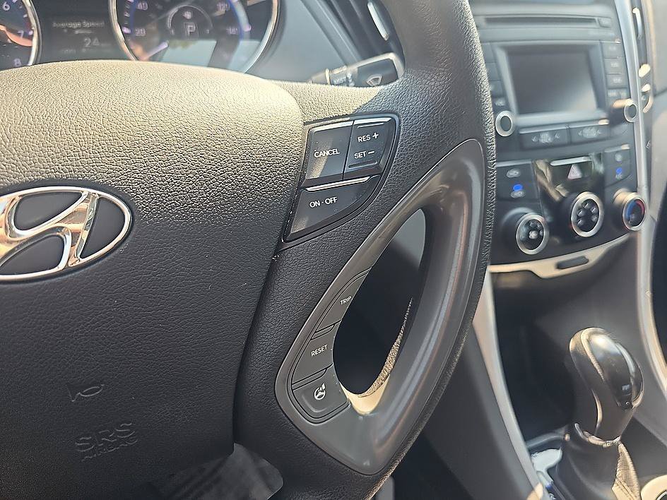 Used 2014 Pearl White Hyundai GLS image 21