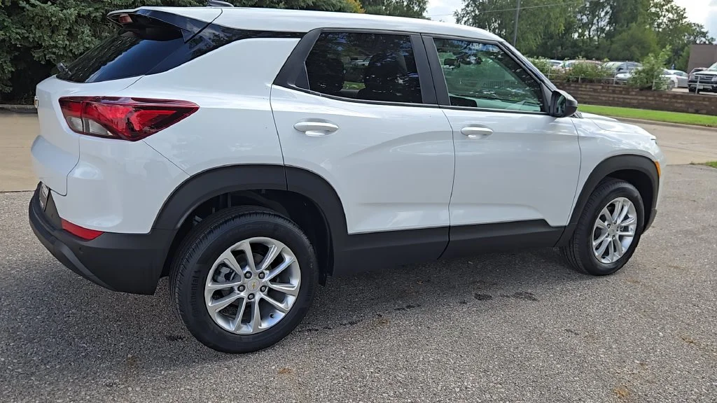 New 2026 Summit White Chevrolet LS image 35