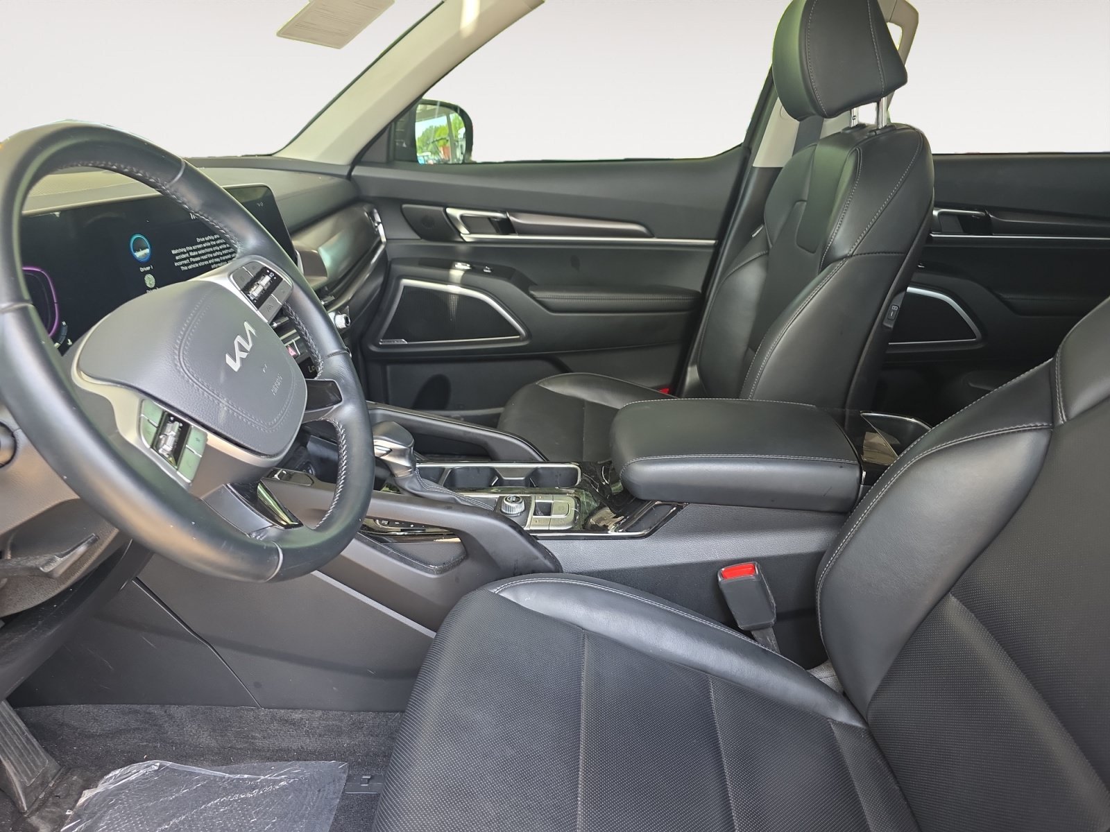 Certified Used 2025 Dark Moss Kia S image 20