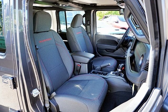 New 2026 Granite Crystal Metallic Clear-Coat Exterior Paint Jeep Rubicon image 15