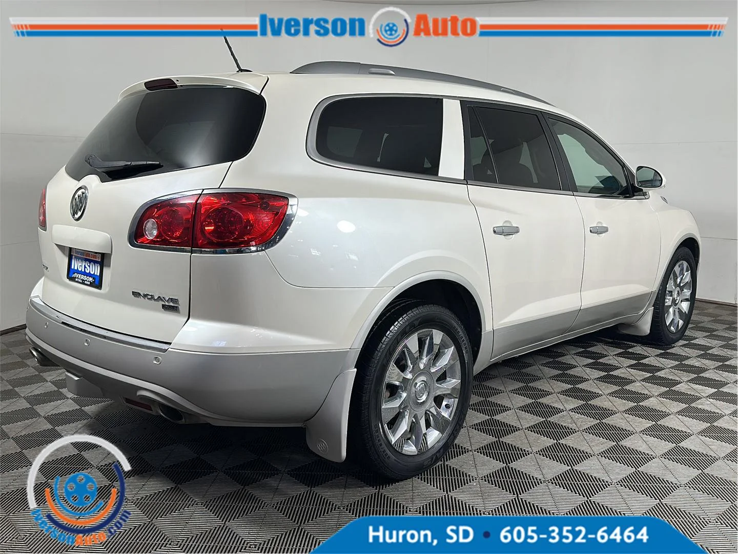 Used 2011 White Diamond Tricoat Buick CXL-2 image 10