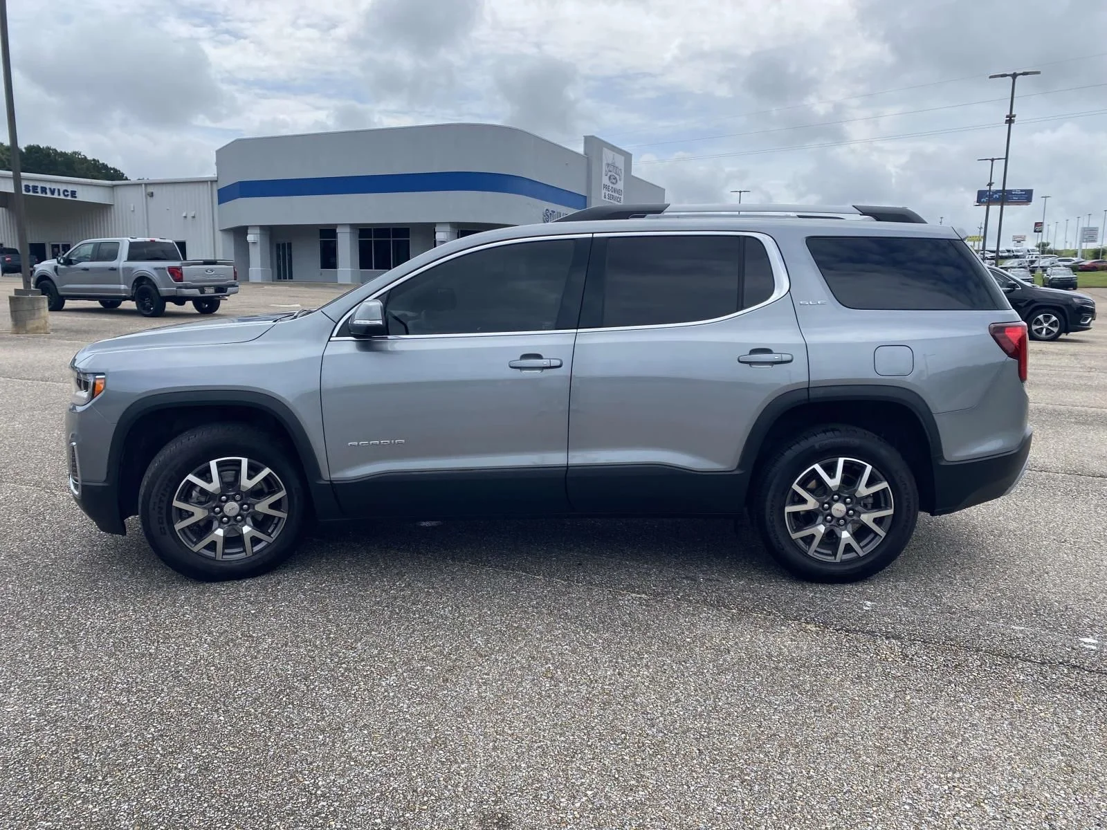 Used 2023 Silver GMC SLE image 4