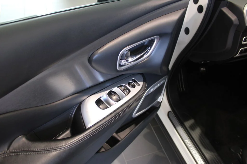 Used 2020 Pearl White Nissan S image 30