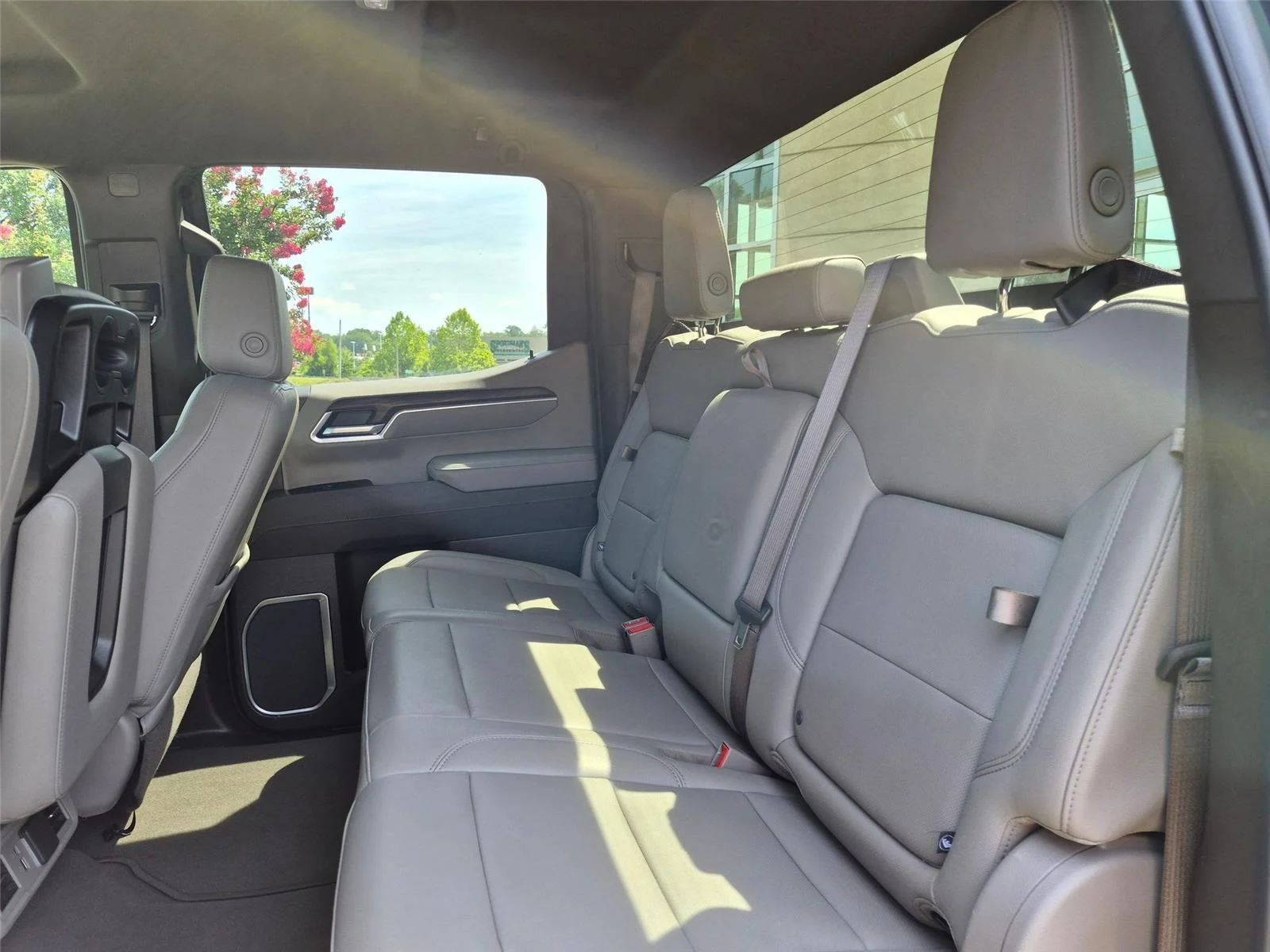 Used 2025 Onyx Black GMC SLT image 26