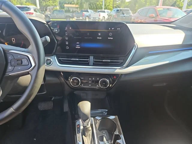 Used 2024 Summit White Chevrolet LT image 18