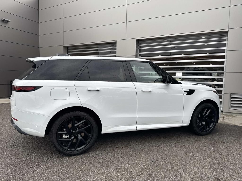 New 2026 Fuji White Land Rover Dynamic SE image 8