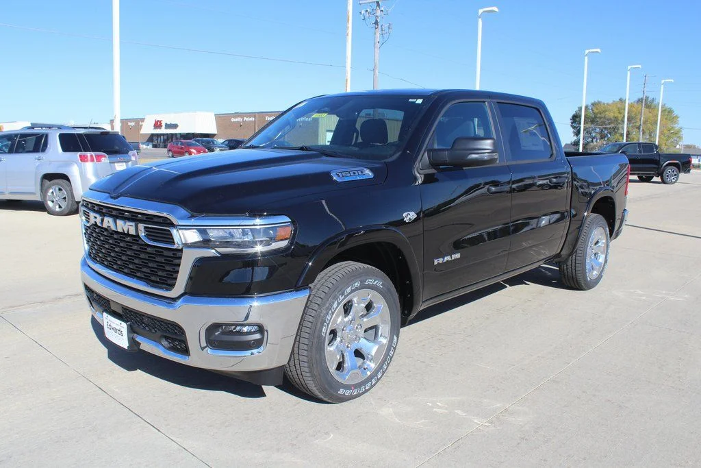 New 2026 Diamond Black Crystal Pearl-Coat Exterior Paint RAM Big Horn/Lone Star image 7
