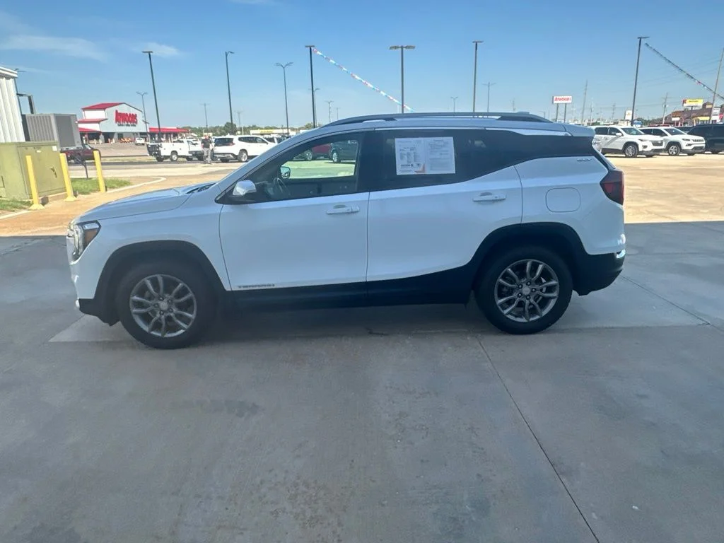 Used 2023 White GMC SLT image 28