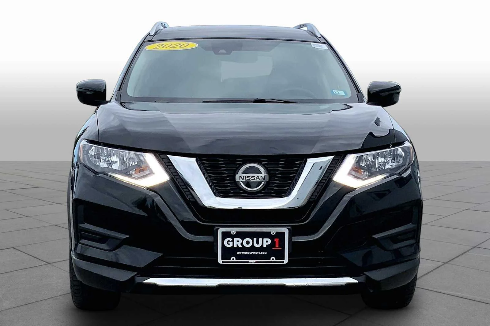 Used 2020 Magnetic Black Pearl Nissan S image 4