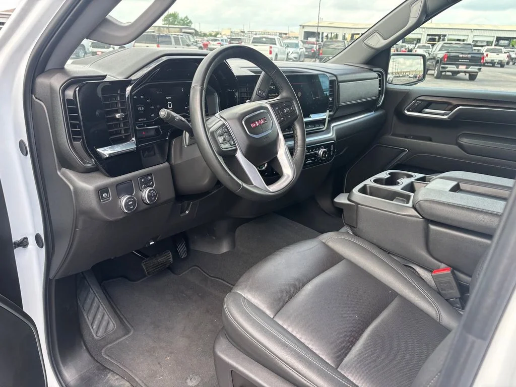 Used 2025 White GMC SLT image 8