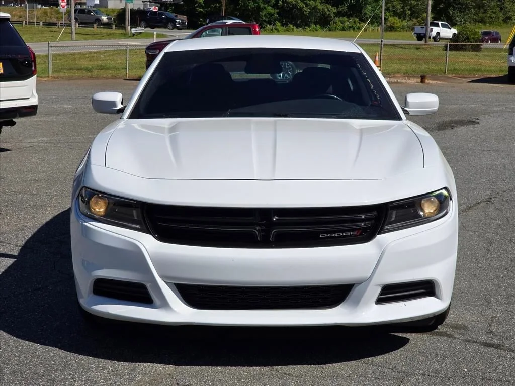 Used 2022 White Dodge SXT image 22