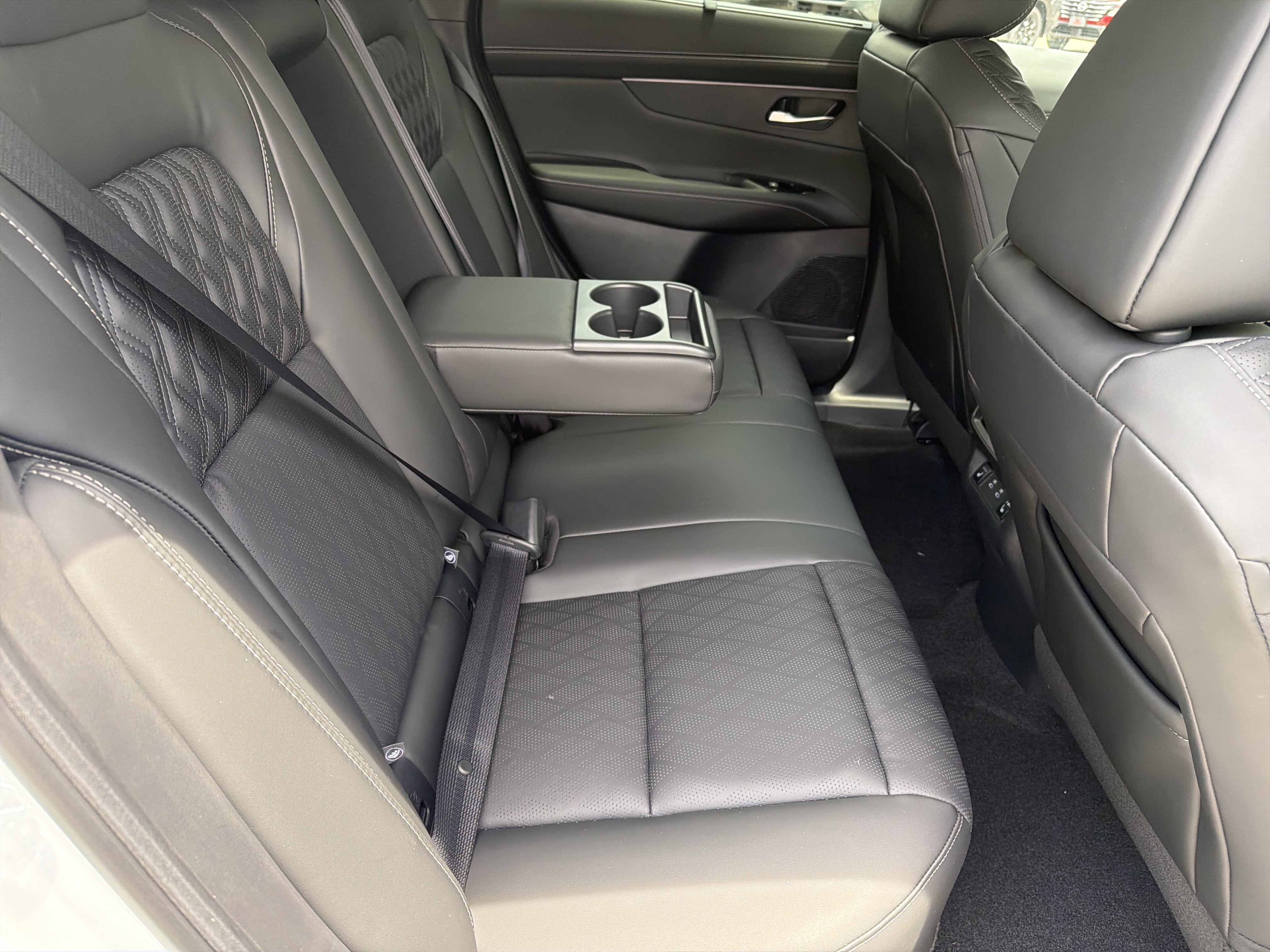 New 2026 Everest White Pearl Tricoat Nissan Platinum image 16