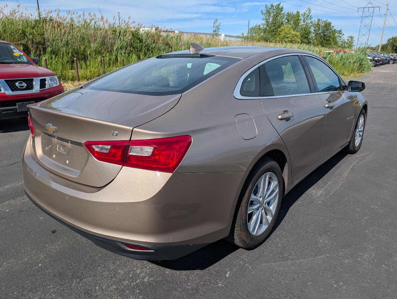 Used 2018 Sandy Ridge Metallic Chevrolet LT image 6