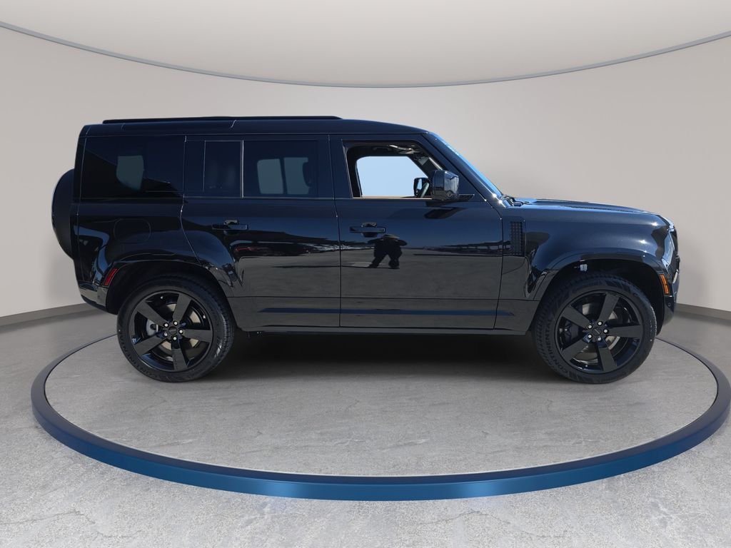 New 2026 Santorini Black LAND ROVER X-Dynamic SE image 4