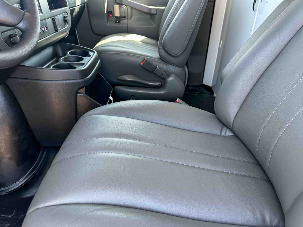 2025 Chevrolet Express Cargo Work Van - Photo 14