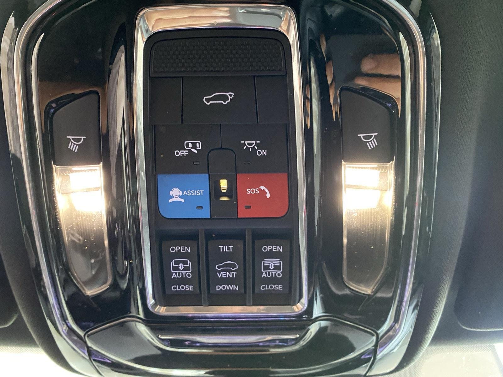 Used 2024 Baltic Gray Metallic Clearcoat Jeep Overland image 30