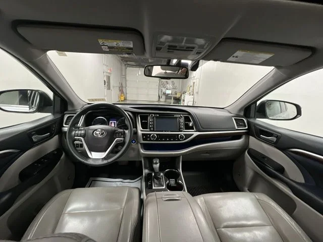 Used 2016 Silver Toyota Limited image 22