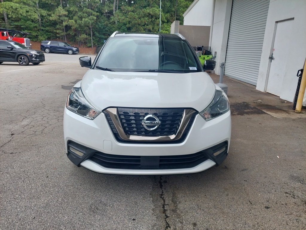 2020 Nissan Kicks SR photo 2