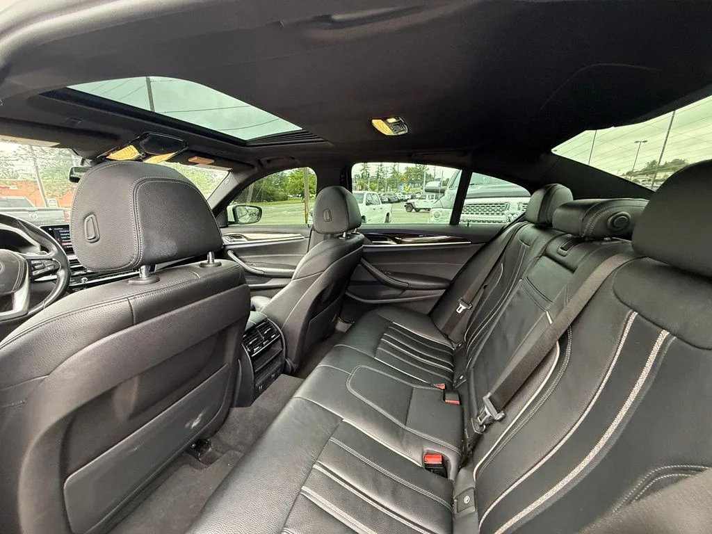 Used 2018 White BMW 530e iPerformance image 25