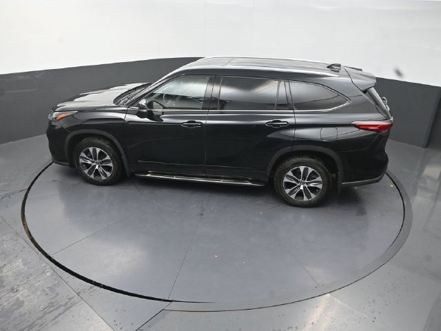 Used 2021 Black Toyota XLE image 27