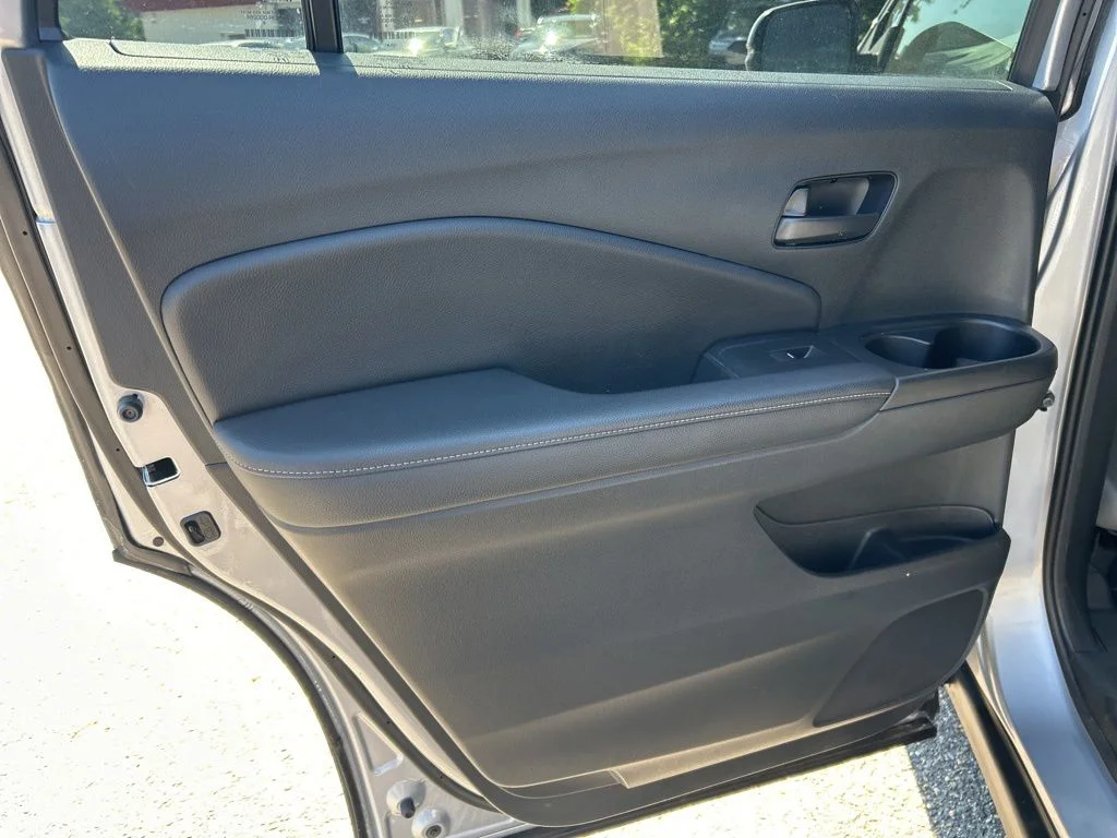 Used 2022 Silver Honda EX-L image 20