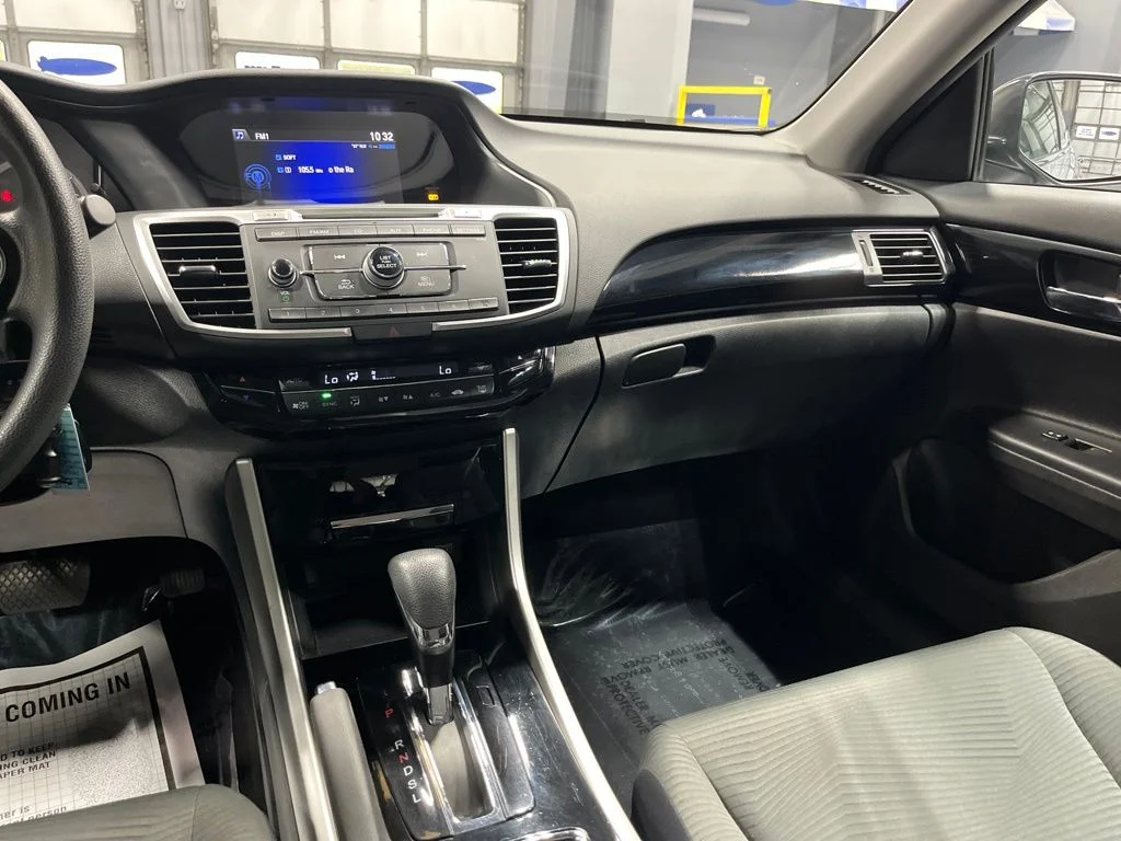 Certified Used 2016 Lunar Silver Metallic Honda LX image 20