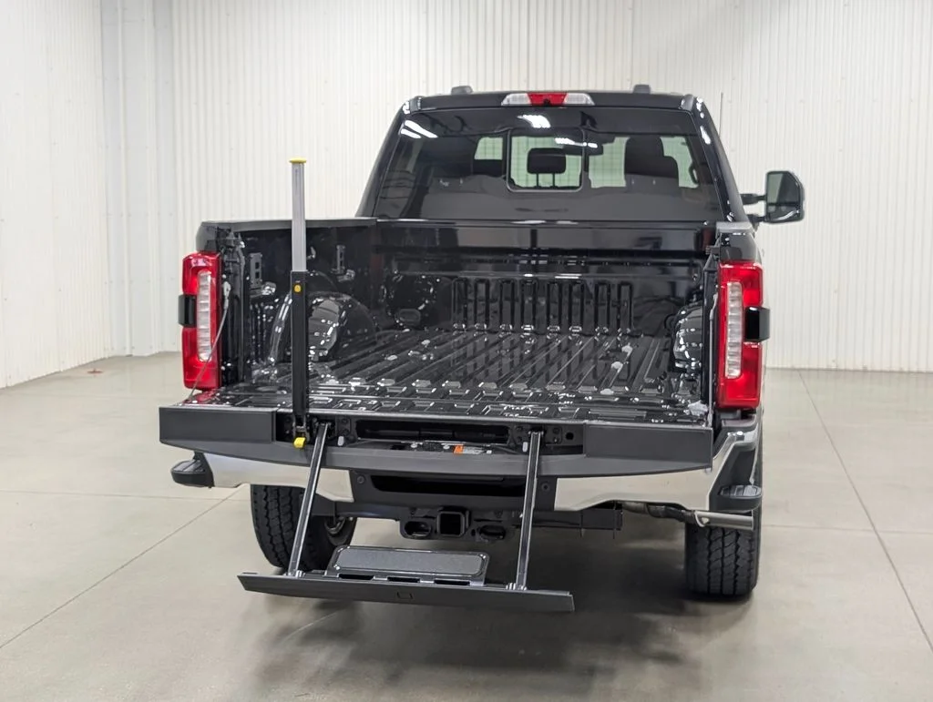 New 2026 Agate Black Metallic Ford F-250® Lariat® image 27
