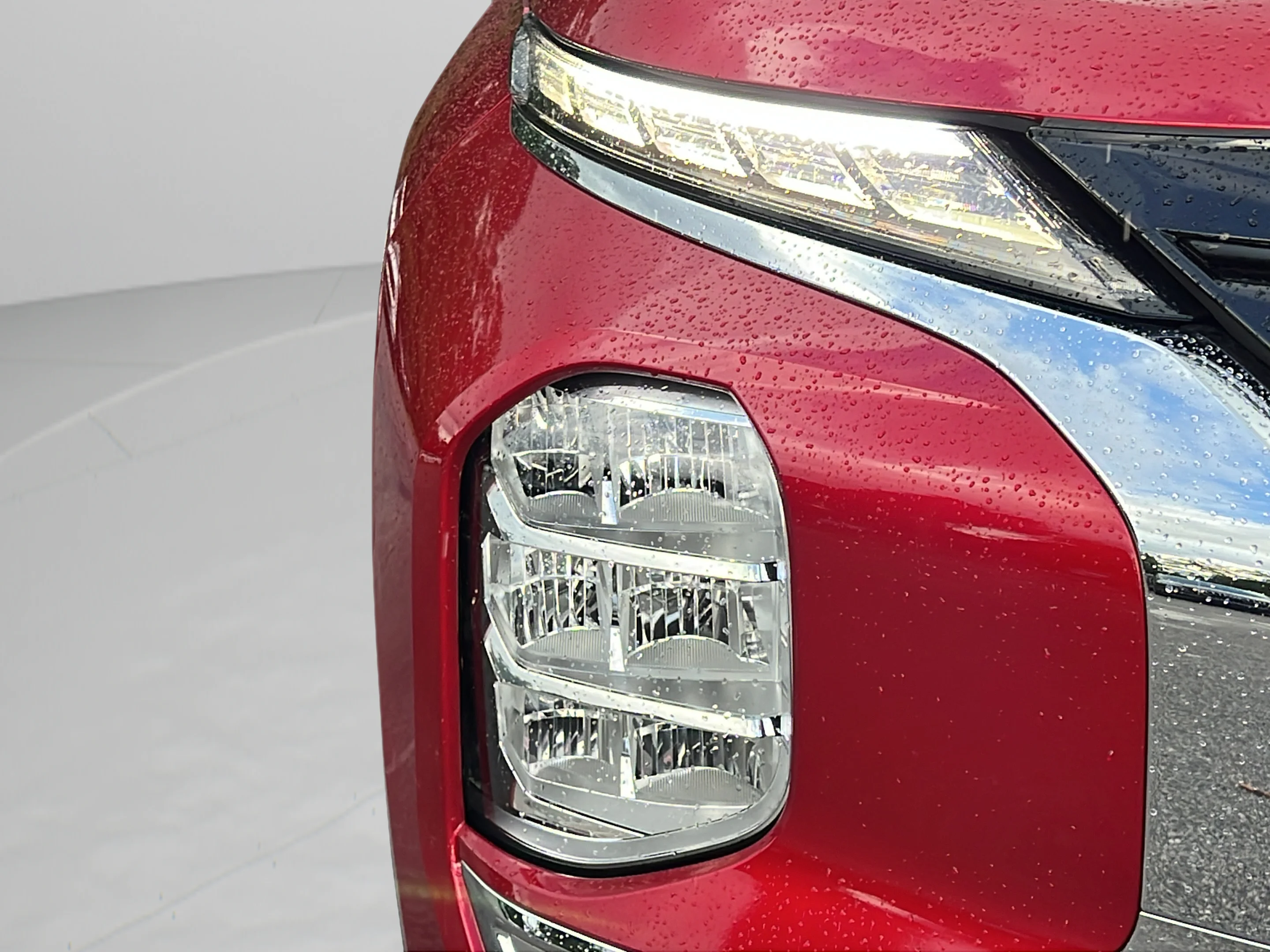 Used 2023 Red Mitsubishi SE Special Edition image 23