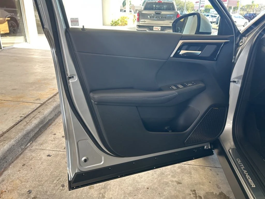 New 2026 Silver Mitsubishi SE 1.5T 2WD image 37