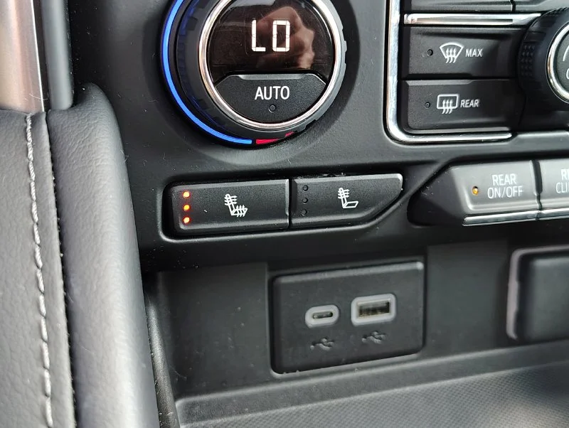 Used 2024 Black Chevrolet Z71 image 43