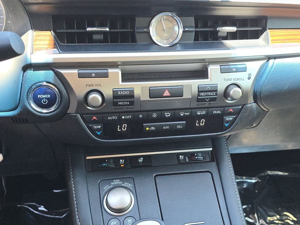 Used 2016 White Lexus 300h image 29