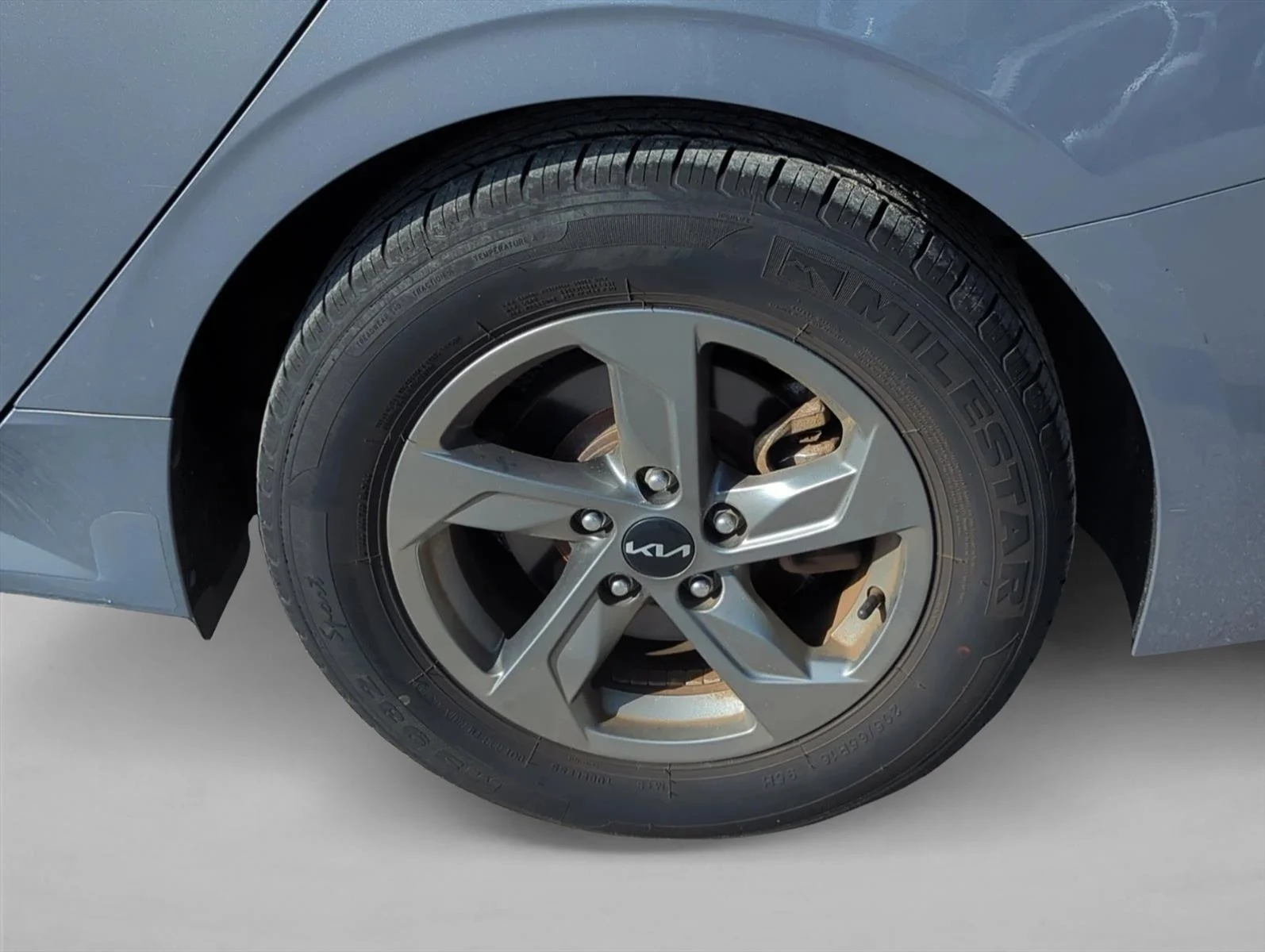 Used 2022 Everlasting Silver Kia LXS image 6