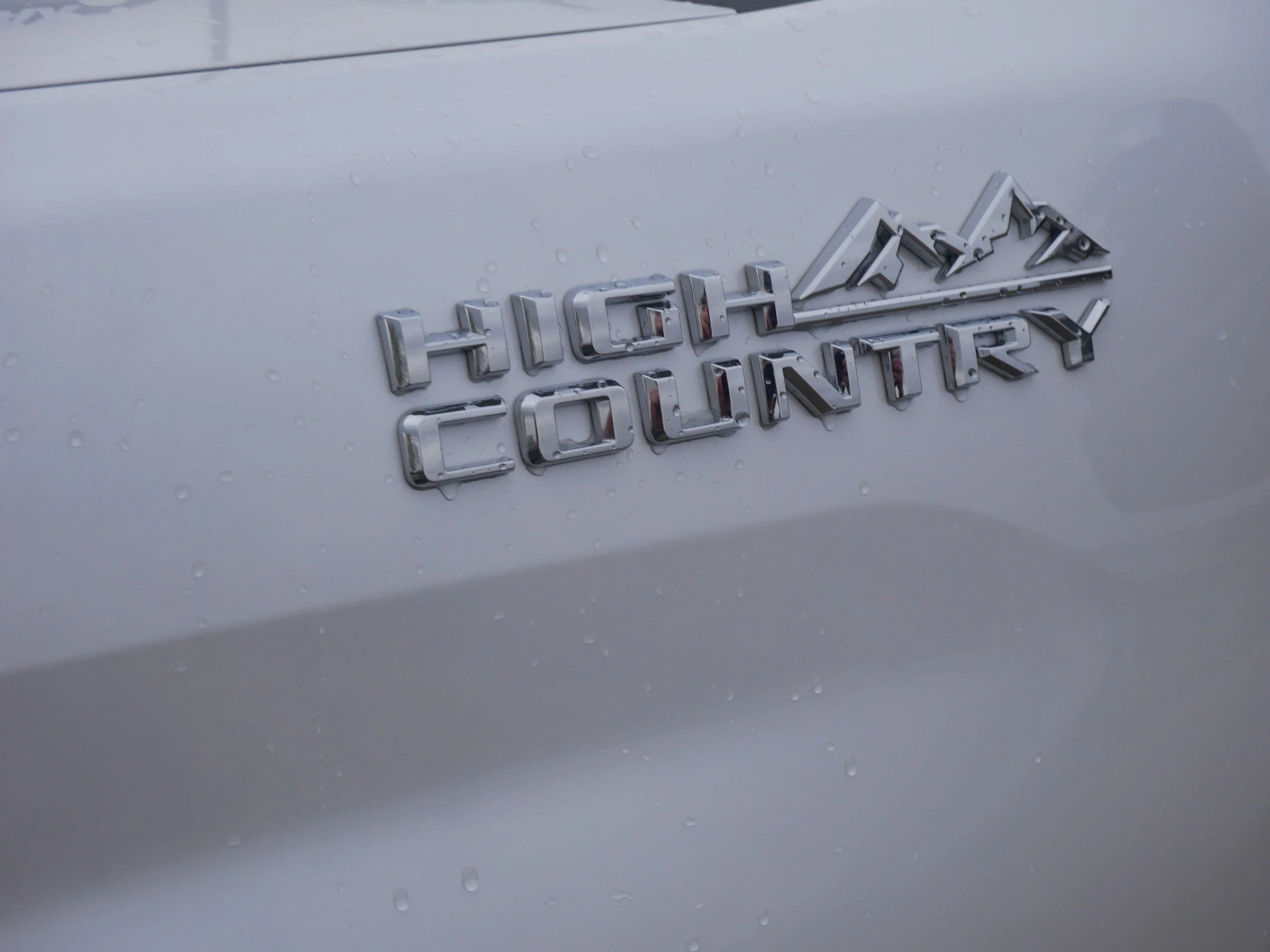 Used 2025 Iridescent Pearl Tricoat Chevrolet High Country image 16