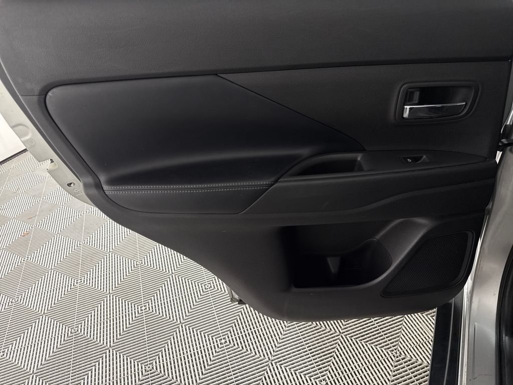 Used 2019 Gray Mitsubishi SEL image 11